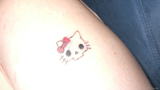 Und das mein Tattoo. Die komischen Streifen auf meinem Arm sind das Ergebnis 